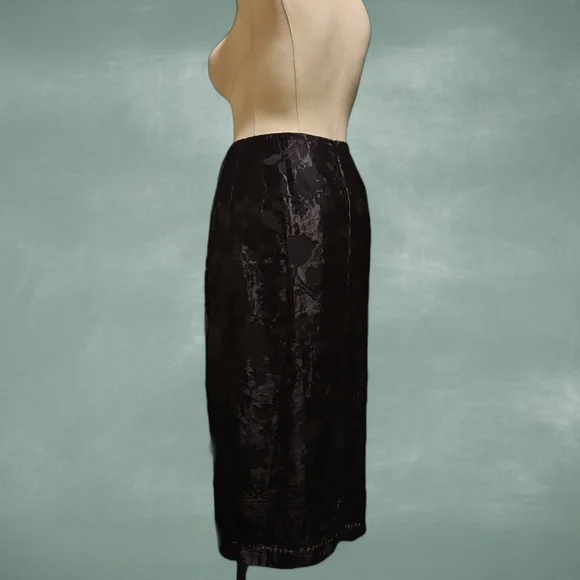 Elegant Raffel Black Floral Velvet Skirt Goth Whimsigoth Tradgoth Vampirecore - Picture 4 of 5